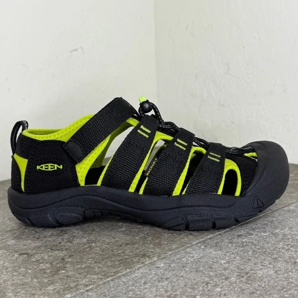 NWT KEEN Newport H2 Lime Black Water Sandals Toe Protection Quick Dry Kid Size 3